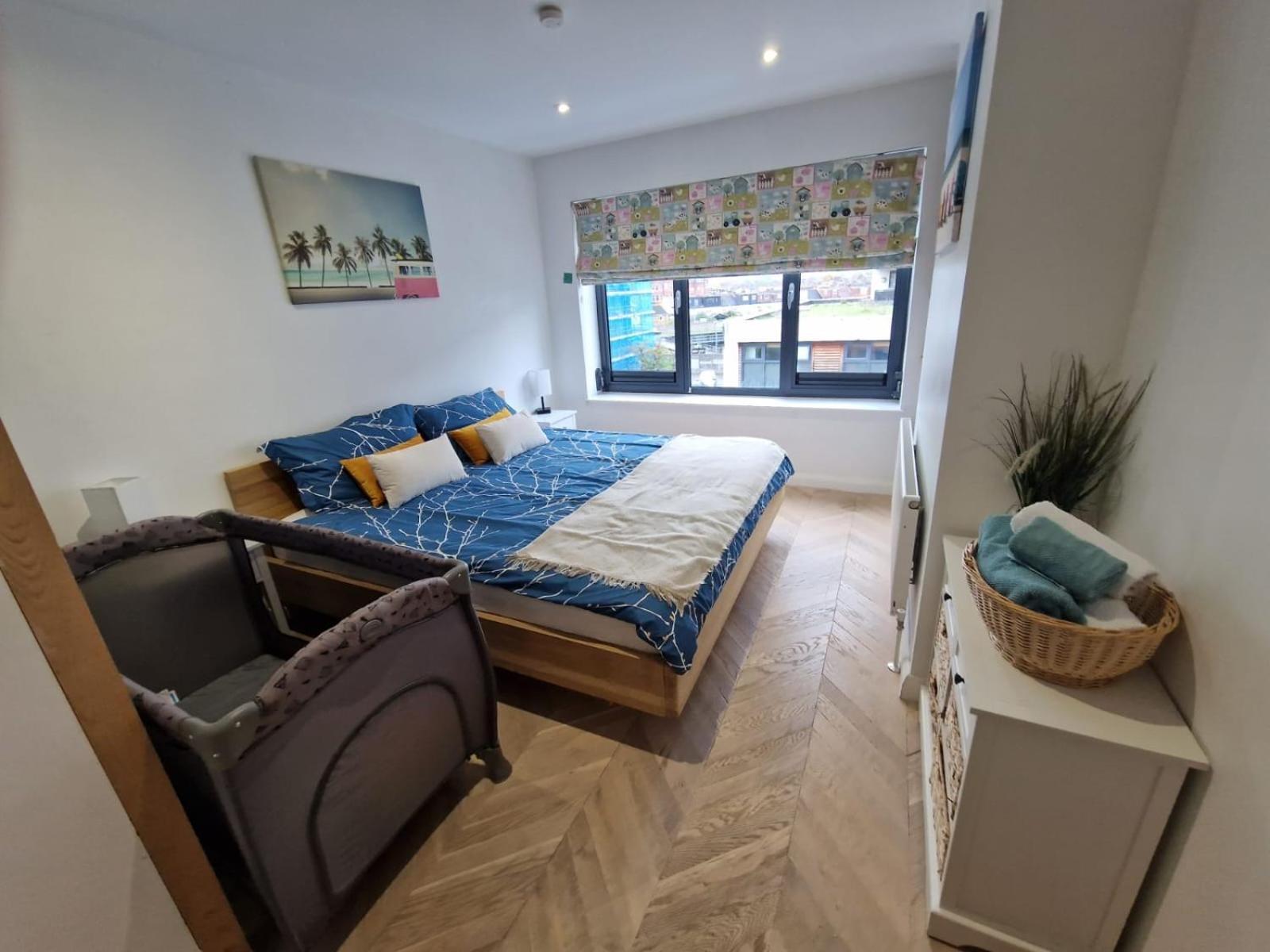 Cosy 1 Bedroom With Balcony Near Chiswick * Londra